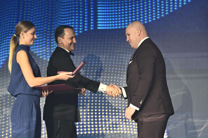 Radosław Sikorski odznaczył Ambasadorów Totalizatora Sportowego