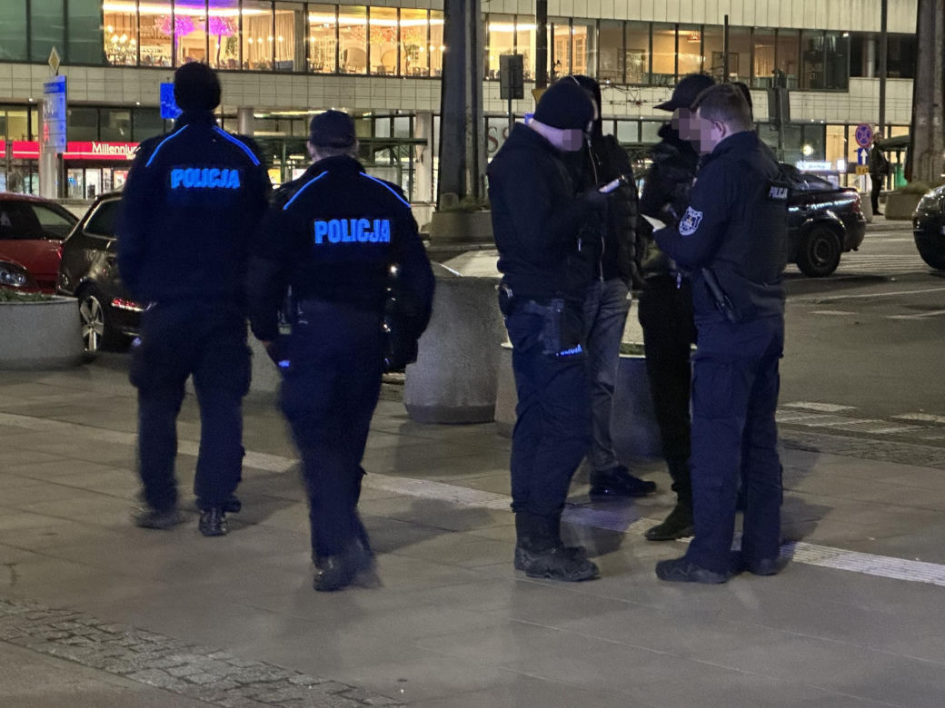 Bójka przy Dworcu Centralnym. Kolejny atak nożem w centrum Warszawy. Ranny Litwin