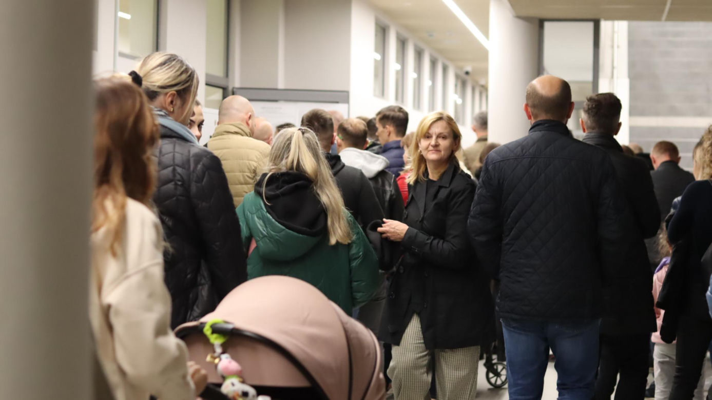 Ogromne kolejki przed lokalami wyborczymi w Lublinie