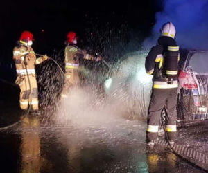 Na drodze krajowej nr 6 spłonęło auto