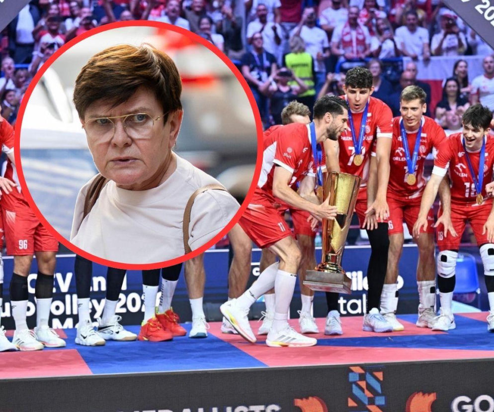 Siatkarze z trofeum i medalami. Na miniaturze Beata Szydło. O sporze wokół wpisu polityk przeczytasz na SE.