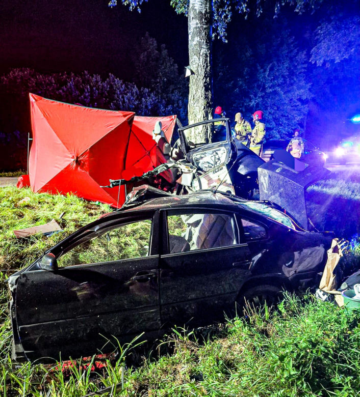 Młody czołgista roztrzaskał się o drzewo