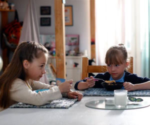 O mnie się nie martw. Helenka (Maja Kwaśny), Oliwka (Oliwia Dąbrowska)