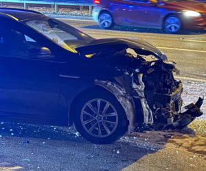 Cztery auta rozbite, sprawca zwiał. W akcji psy tropiące