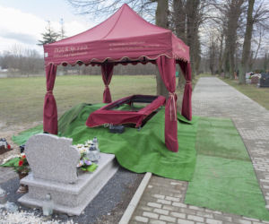 Pochowali Kamilę w sukni ślubnej