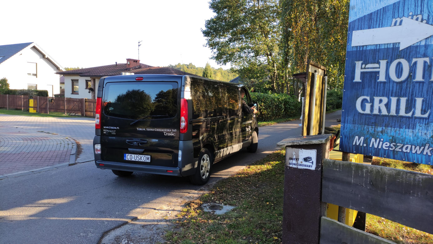 Cała Mała Nieszawka opłakuje 12-latkę, która rzuciła się pod pociąg