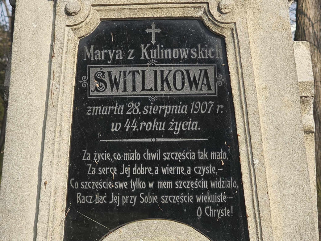  Co pisano na nagrobkach w minionych wiekach?