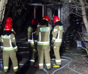 Pożar budynku na Żoliborzu. Strażacy wynieśli dwie osoby