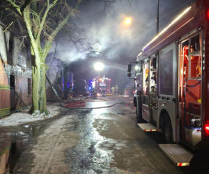Pożar warsztatu w Kąkolewie koło Leszna. Na miejscu kilkanaście zastępów straży