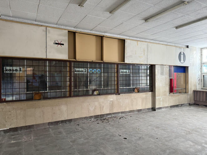 Koniec z ruiną w centrum miasta. Historyczny dworzec w Ostrowcu zyska drugie życie