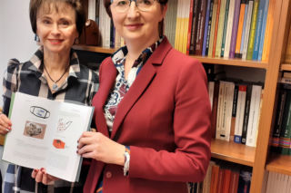 Historia maseczek dzieje się na naszych oczach. Lubelskie badaczki opisały ich 5 tys. [AUDIO]