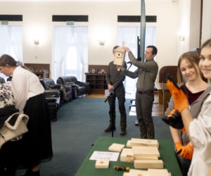 Włodzimierz Czarzasty robi budki dla ptaków Sejm/Piotr Tracz