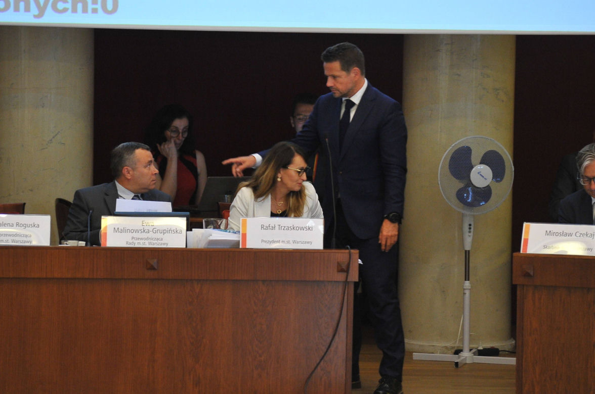 Rada Warszawy rozlicza Trzaskowskiego