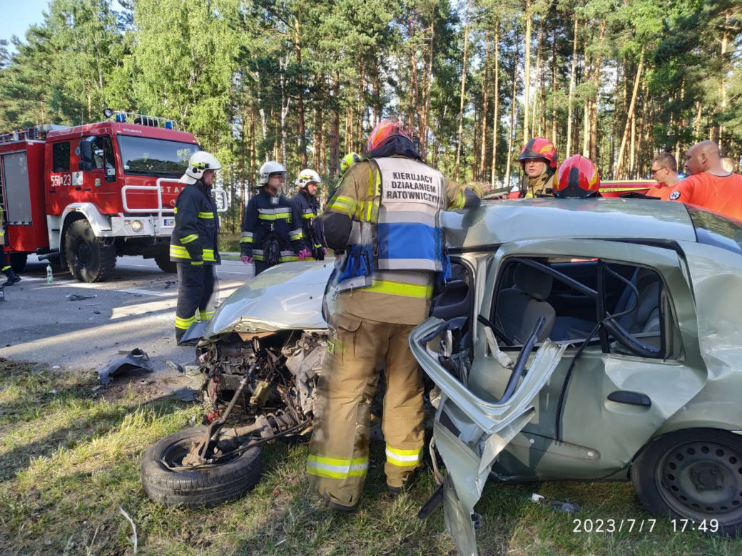 Potworny wypadek w pow. włodawskim. Nie żyją dwie osoby