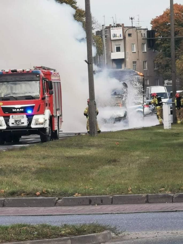 Bydgoszcz: Pożar samochodu dostawczego na ul. Fordońskiej [ZDJĘCIA]