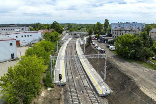 Bydgoszcz przebudowuje wiadukt przy stacji Fordon. To brakujące dojście do zmodernizowanej kolei