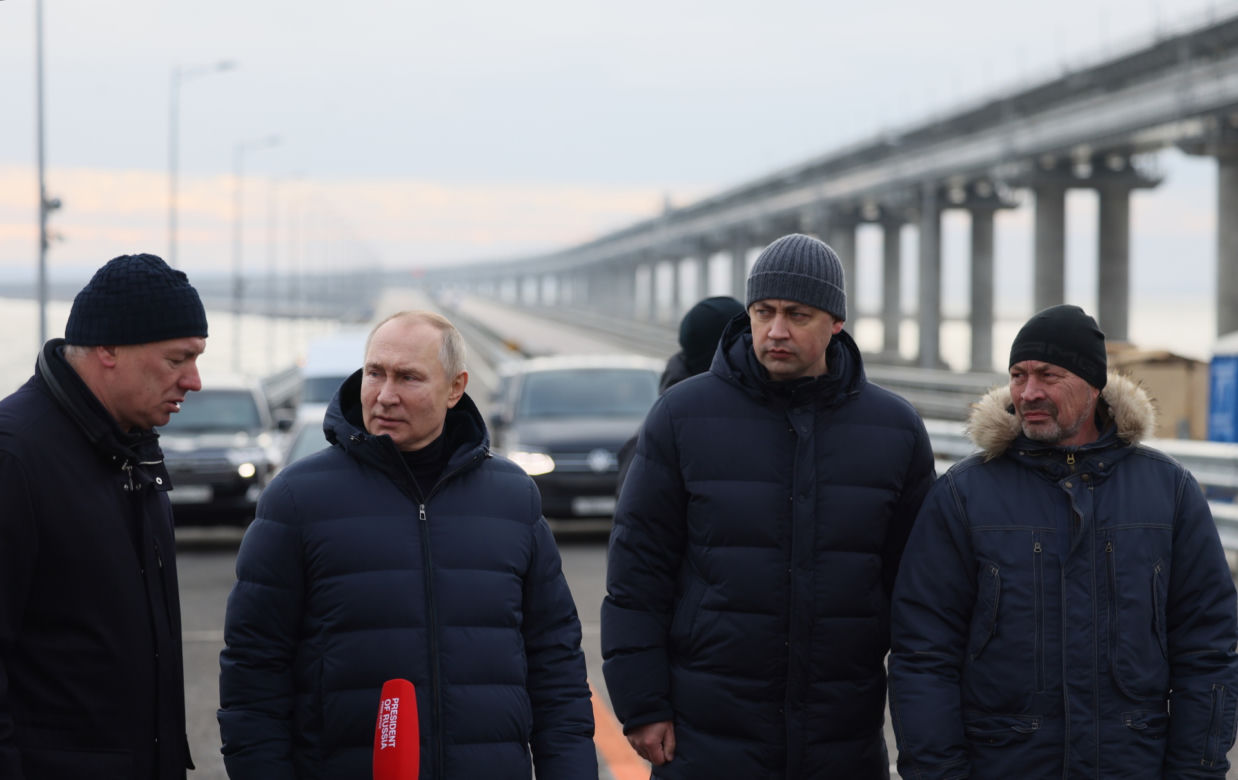 Putin wizytował most krymski? "Nie ma takich jaj, wysłał sobowtóra". Są dowody!