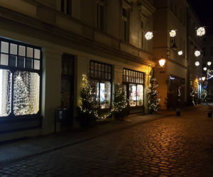 Ulice Batorego i Magdzińskiego w świątecznym klimacie