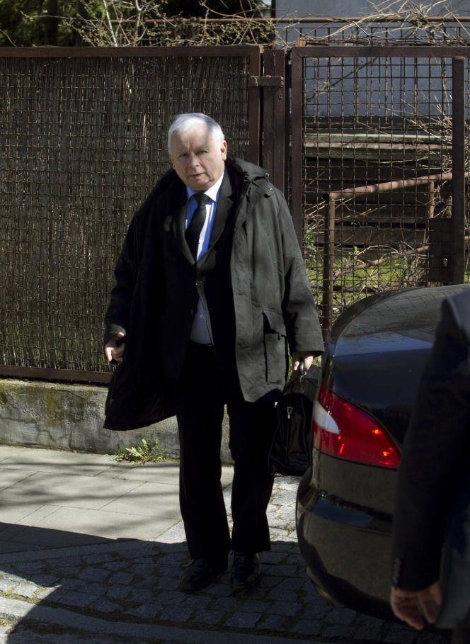 Wiercą Kaczyńskiemu za ścianą