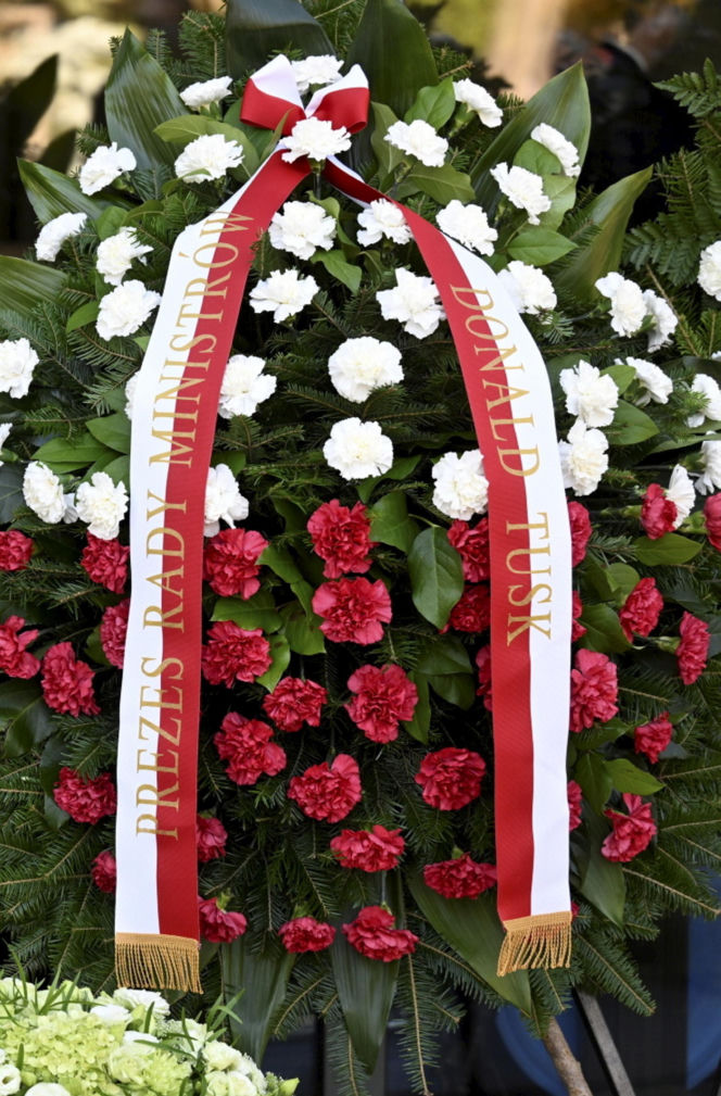 Poruszające napisy na wieńcach dla Andrzeja Morozowskiego. Te słowa chwytają za serce