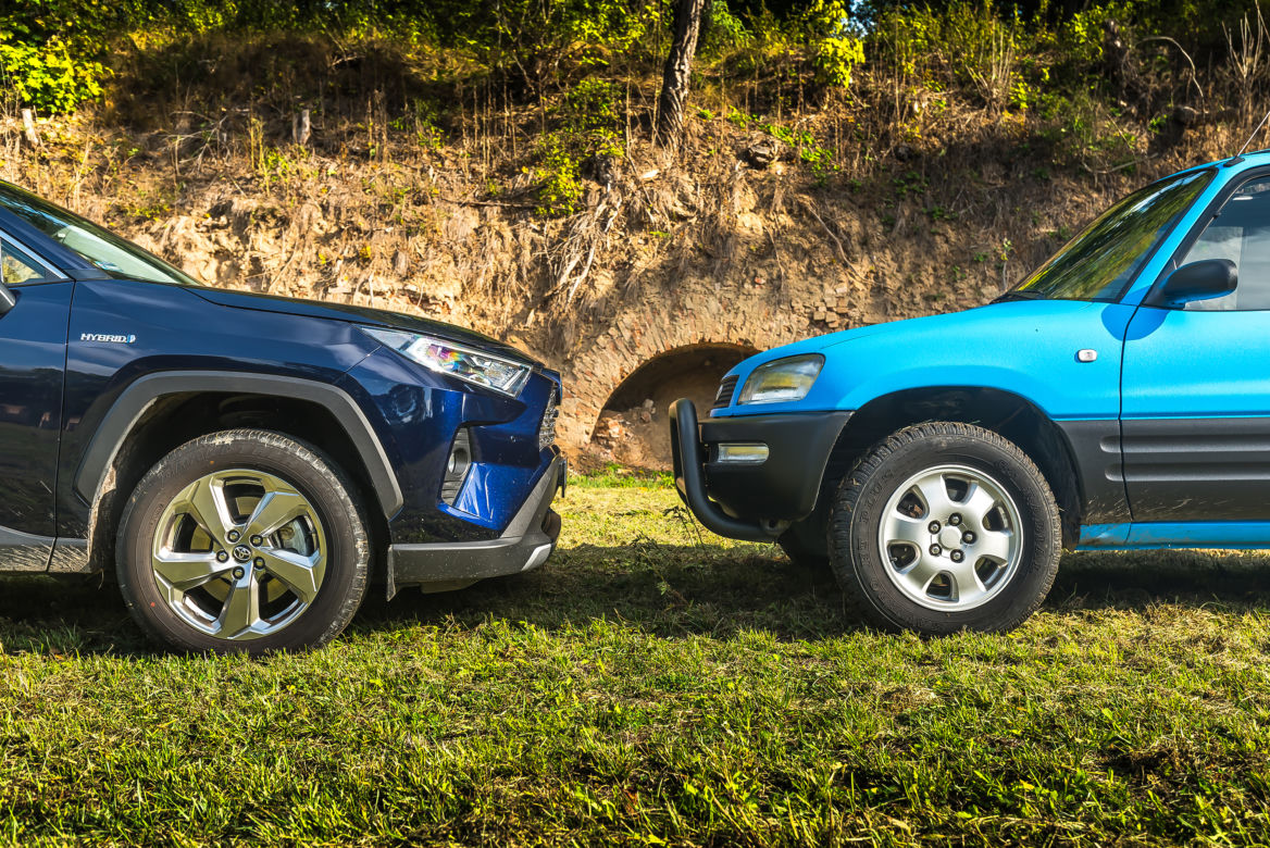 Toyota RAV4 mk. I & Toyota RAV4 mk. V