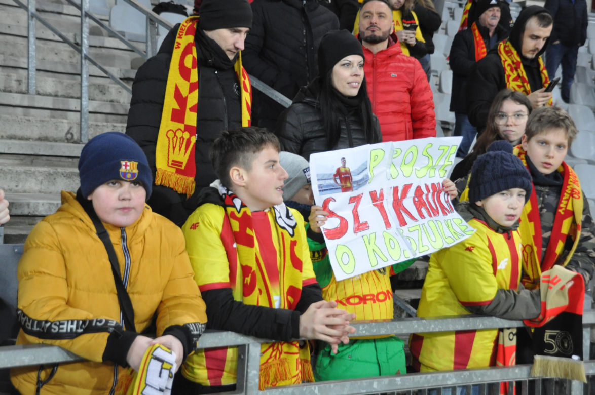 Korona Kielce - ŁKS Łódź. Zdjęcia kibiców na Suzuki Arenie