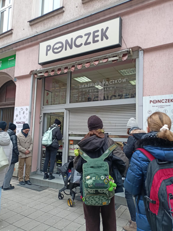 Kolejki pod cukierniami w Poznaniu. Tłusty czwartek 2024