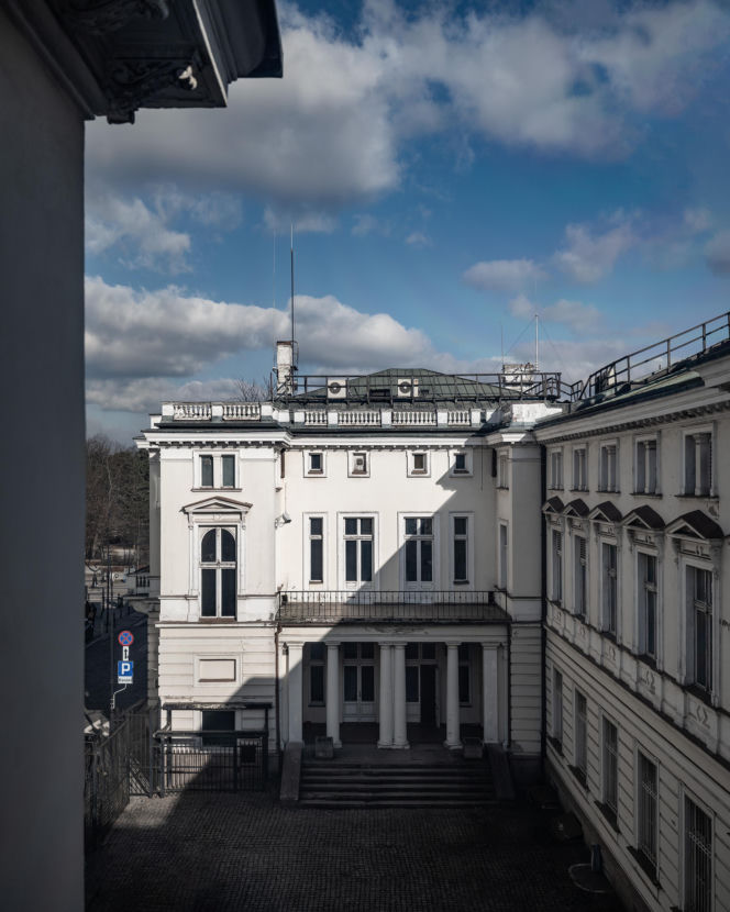 Art Warsaw Villa Róż: Ponad 50 galerii sztuki współczesnej z Polski i świata - wystawy, performansy i inne