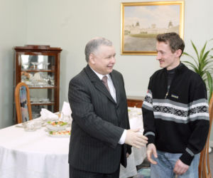 Lech Kaczyński i Jarosław Kaczyński na sportowych zdjęciach