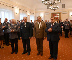 Białystok. Od 30 lat są związani z policją. Zobacz kto został wyróżniony