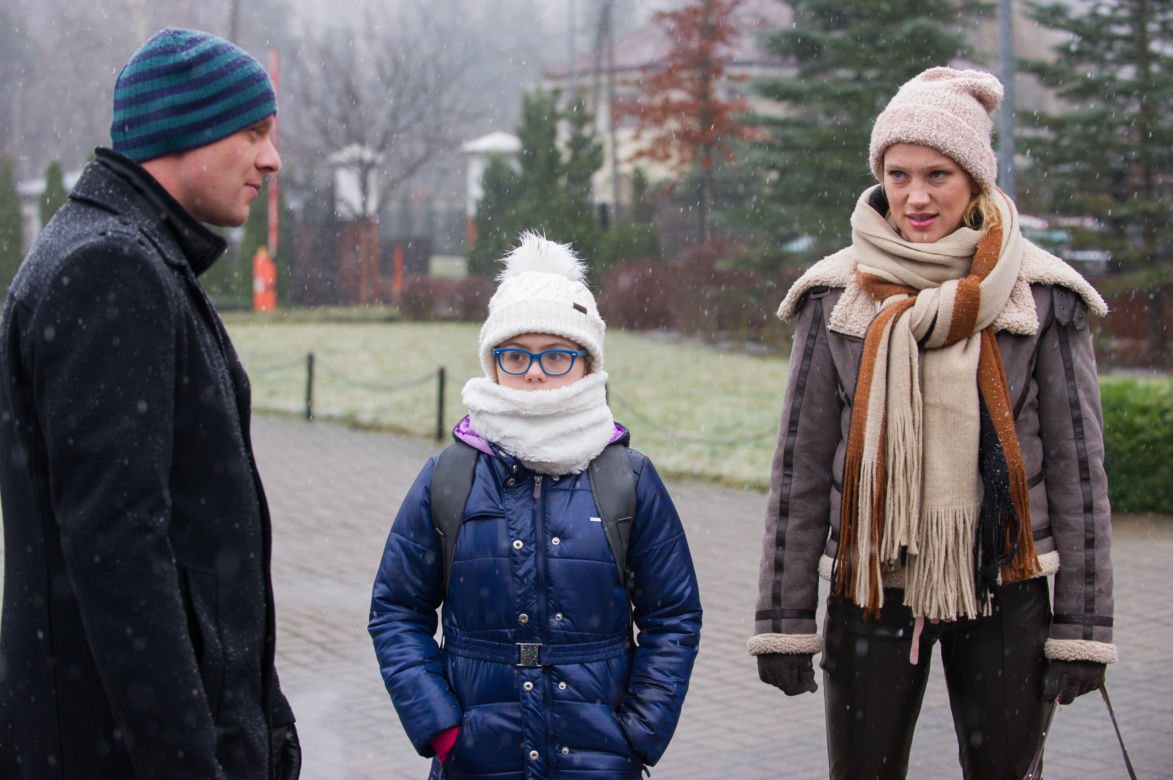 Na Wspólnej odcinek 2643, Sylwia (Alicja Stasiewicz), Ula (Ania Niedźwiecka), Kamil (Kazimierz Mróz)