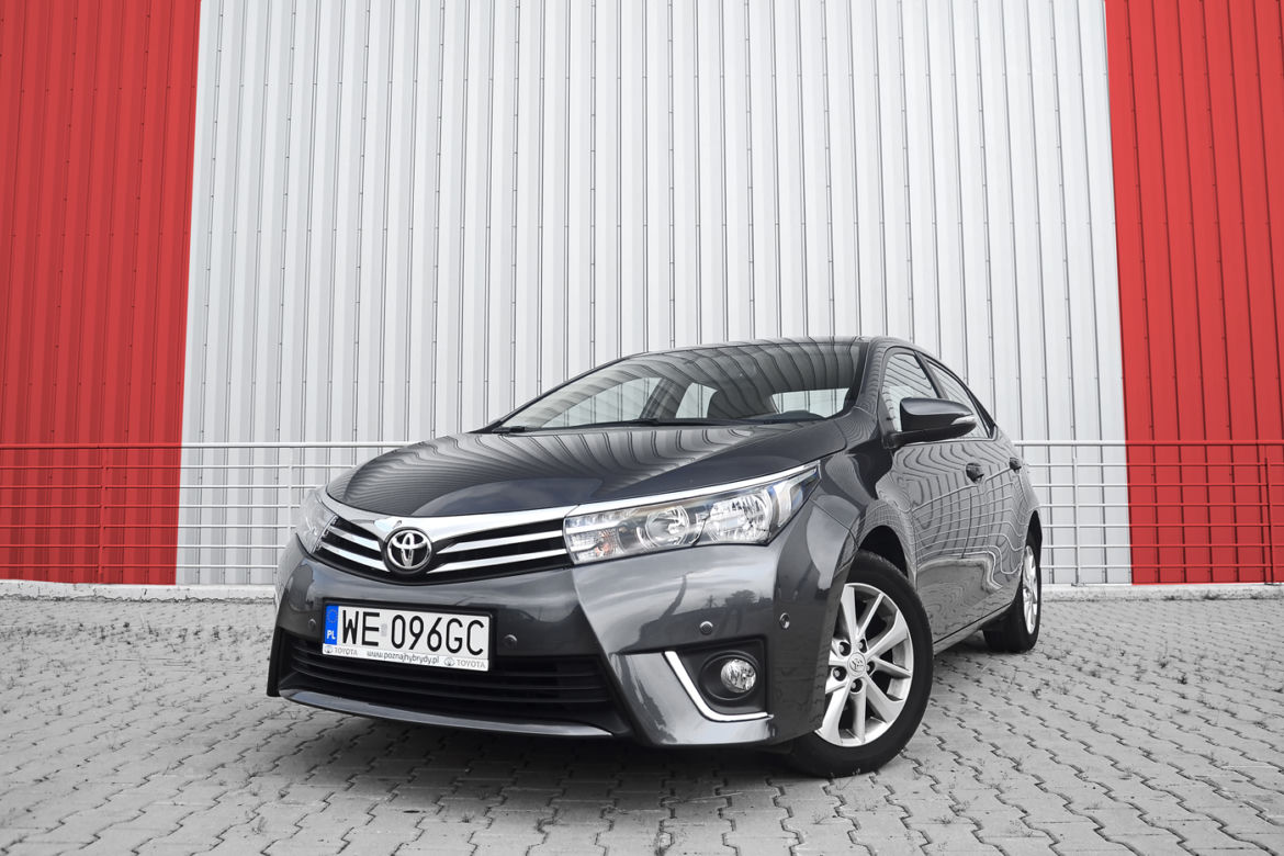 Mazda 3 Sedan 2.0 A/T SkyPASSION vs. Toyota Corolla 1.6 Multidrive S Prestige