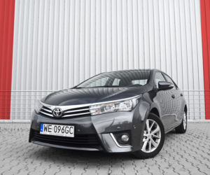 Mazda 3 Sedan 2.0 A/T SkyPASSION vs. Toyota Corolla 1.6 Multidrive S Prestige