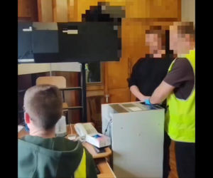 Najpierw razem pili, później polała się krew. Brat na brata ruszył z nożem!