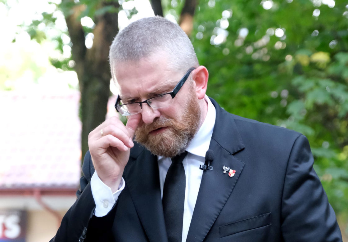 Braun podczas rozmowy telefonicznej