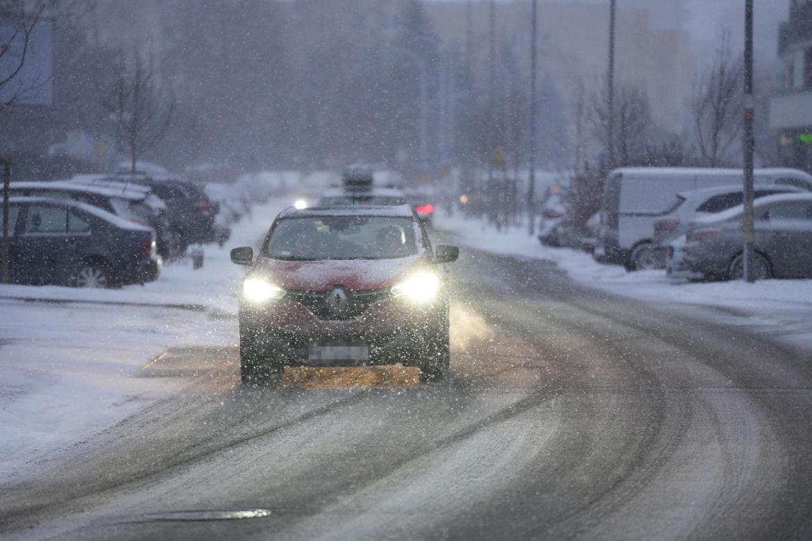 Śnieżyce przechodzą nad Polską. W Warszawie ogłoszono akcję ALFA