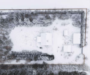 Dom Ziobry zasypany śniegiem czeka na gospodarza