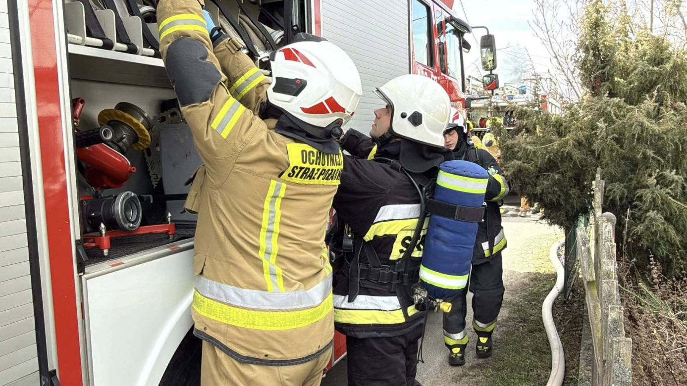 Dramatyczna walka z ogniem. Auta płonęły jak zapałki, dwie osoby w szpitalu!