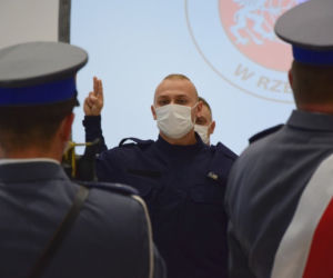 Nowi policjanci złożyli ślubowanie w Rzeszowie [ZDJĘCIA]