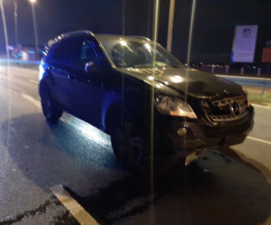 Auto wbiło się w zabytkową gospodę