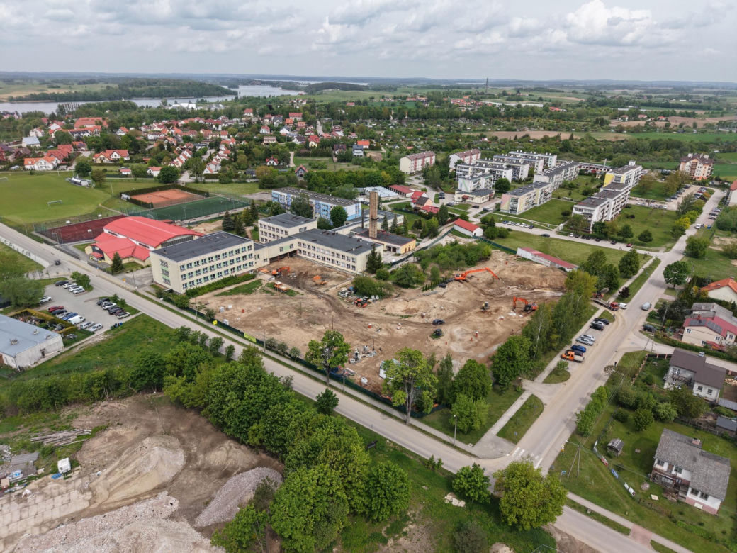 Wielka inwestycja w Mikołajkach. Tak powstaje nowoczesny kompleks sportowo-rekreacyjny
