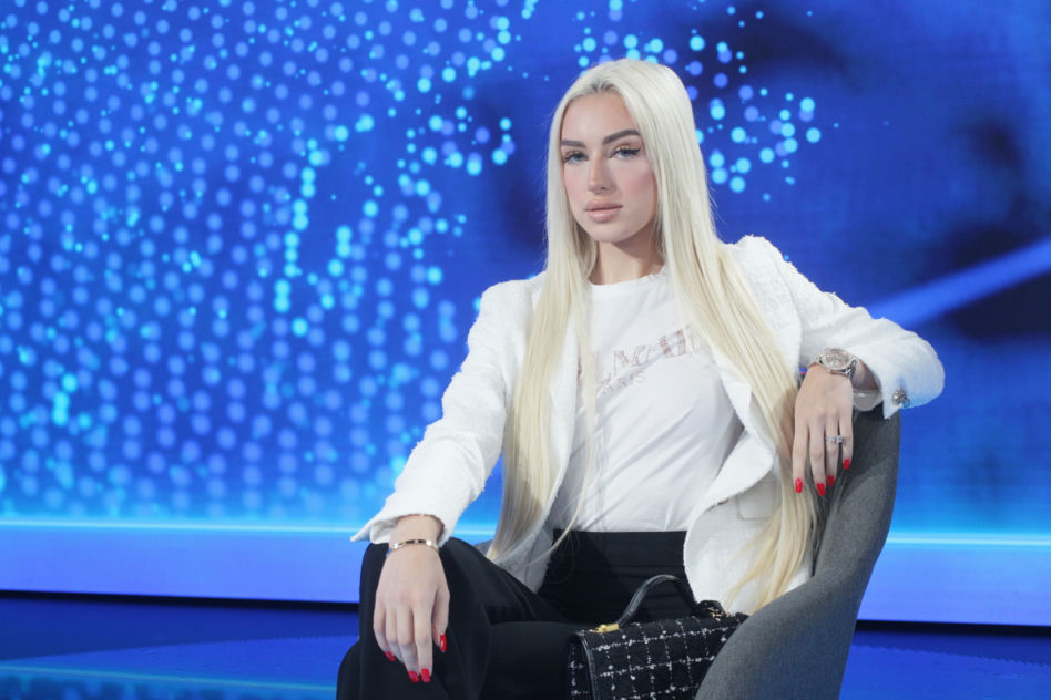 Cała prawda o Caroline Derpieński. Modelka tłumaczyła się w programie "Express Wieczorny"
