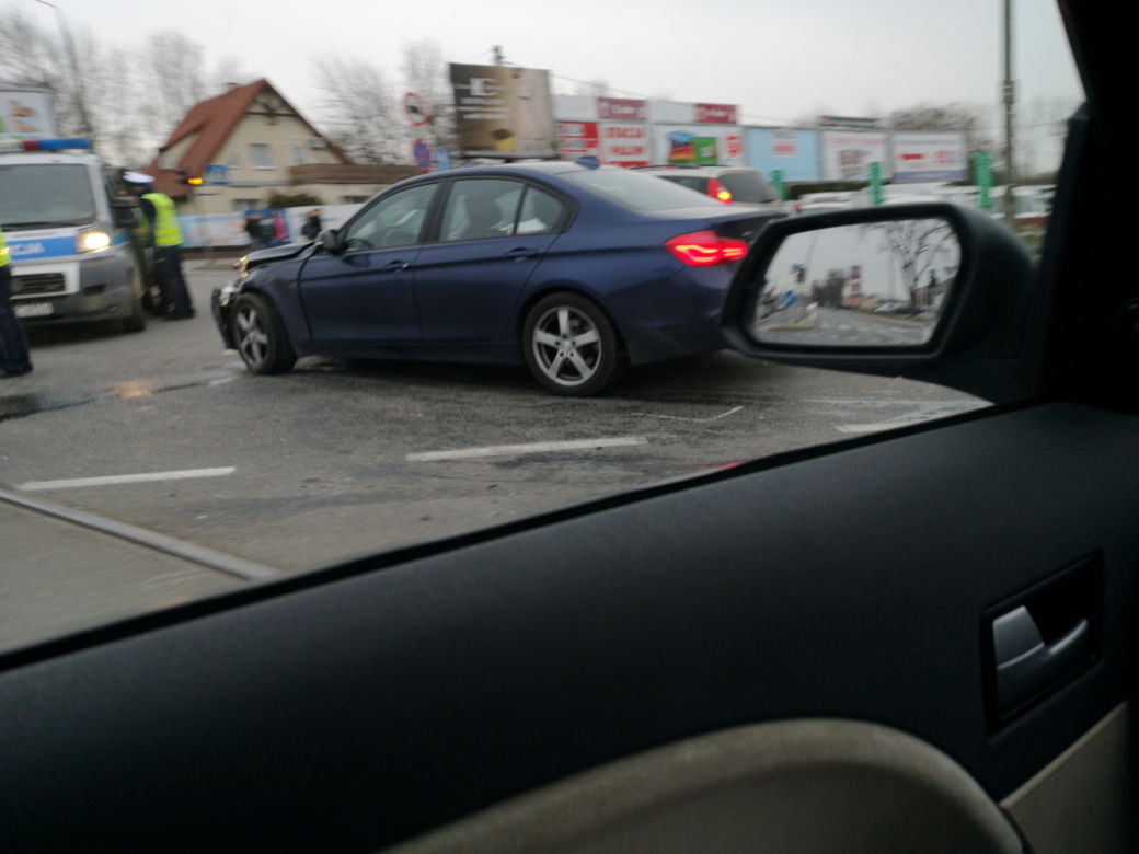 Zderzenie tramwaju i policyjnego bmw na ul. Fordońskiej w Bydgoszczy!
