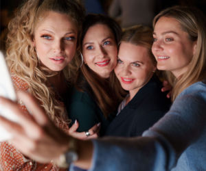 Przyjaciółki 19 sezon. Anka (Magdalena Stużyńska), Patrycja (Joanna Liszowska), Inga (Małgorzata Socha), Zuza (Anita Sokołowska)