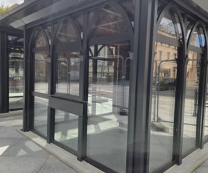 Nowe oblicze placu Wolności. Kwiaciarnie już zamontowane, koniec prac coraz bliżej