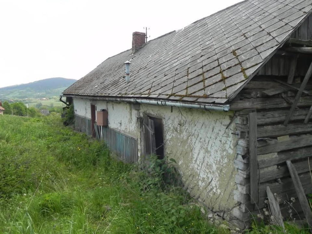 Remont drewnianej chaty w Bełdnie