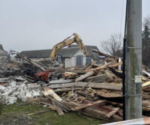 Rozbiórka domu Wesołowskich z Wyryków. Coś się w końcu ruszyło. Taki prezent na święta.