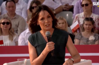 Dorota Gawryluk na debacie przed Pałacem Prezydenckim