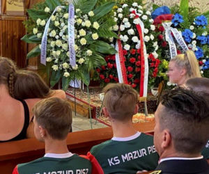 Pogrzeb 14-letniego Ernesta. Tłumy pożegnały bohatera w malutkim kościele