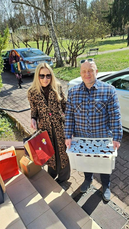 Skolimów zasypany prezentami